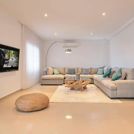 Julieta 2km From Ibiza Town And 1km From Talamanca *